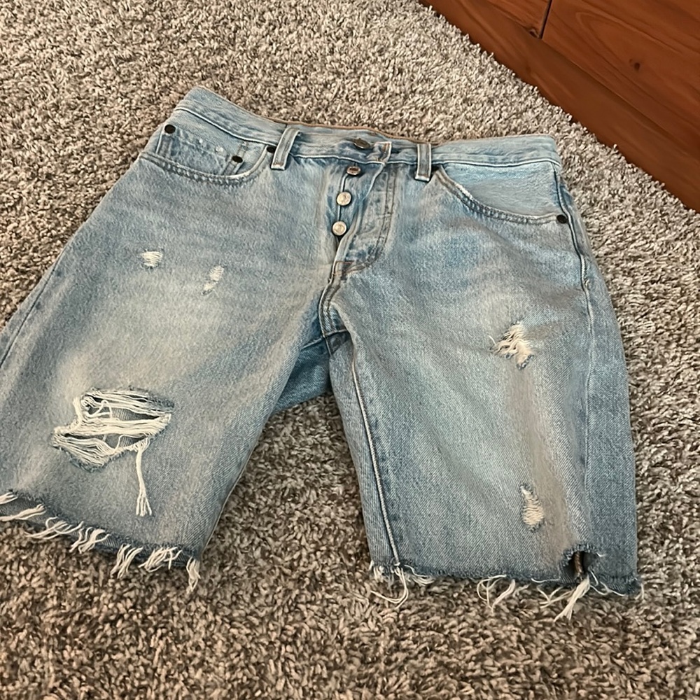 Light wash Levi mid length jeans.